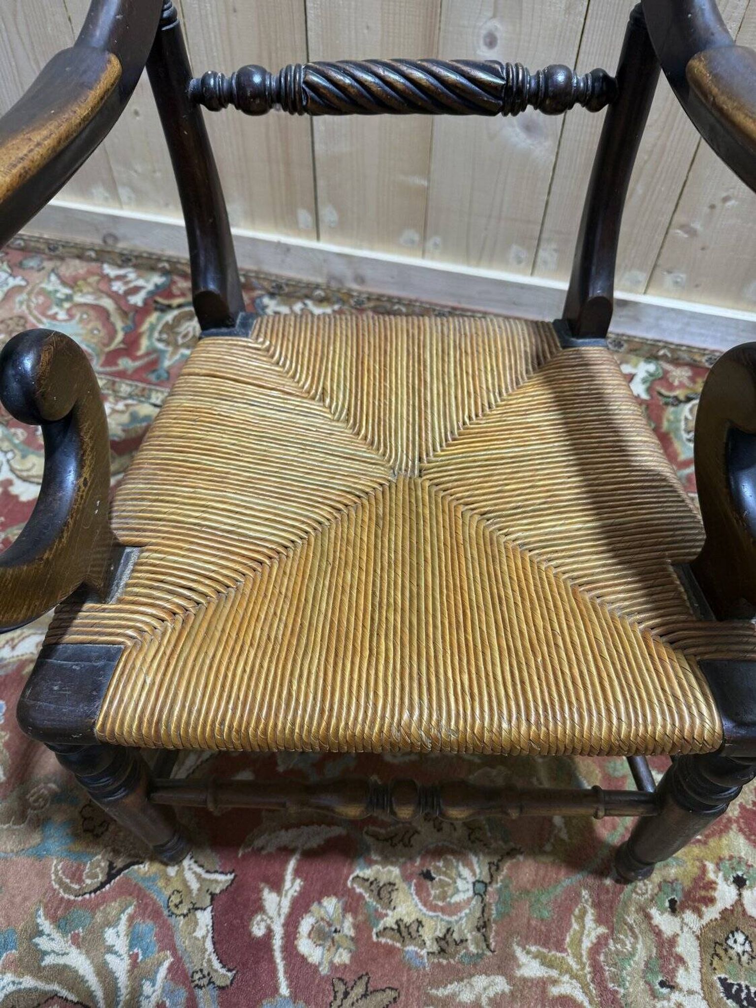 Paire de fauteuils paillés rustiques