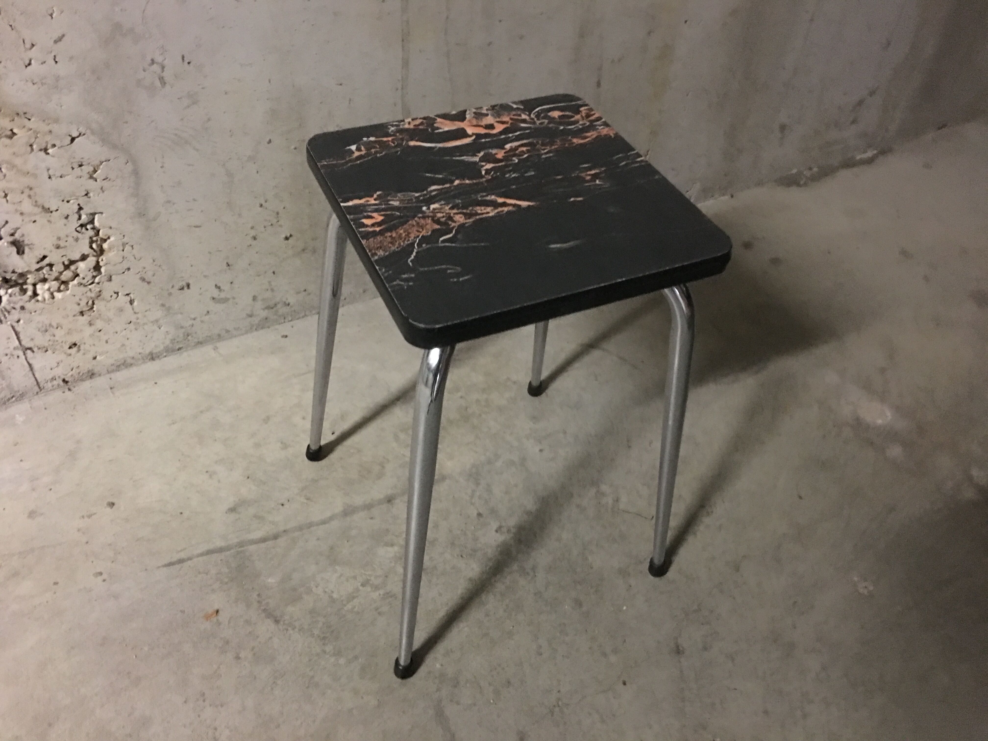 Stool in formica 70