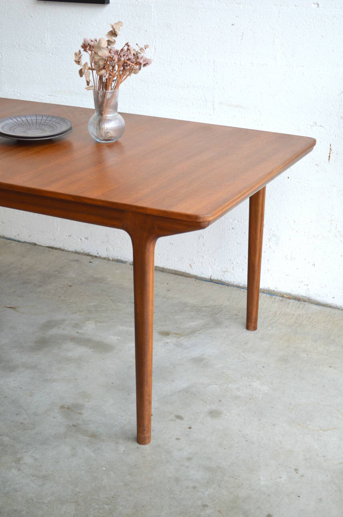 McIntosh table with double butterfly extensions 160cm