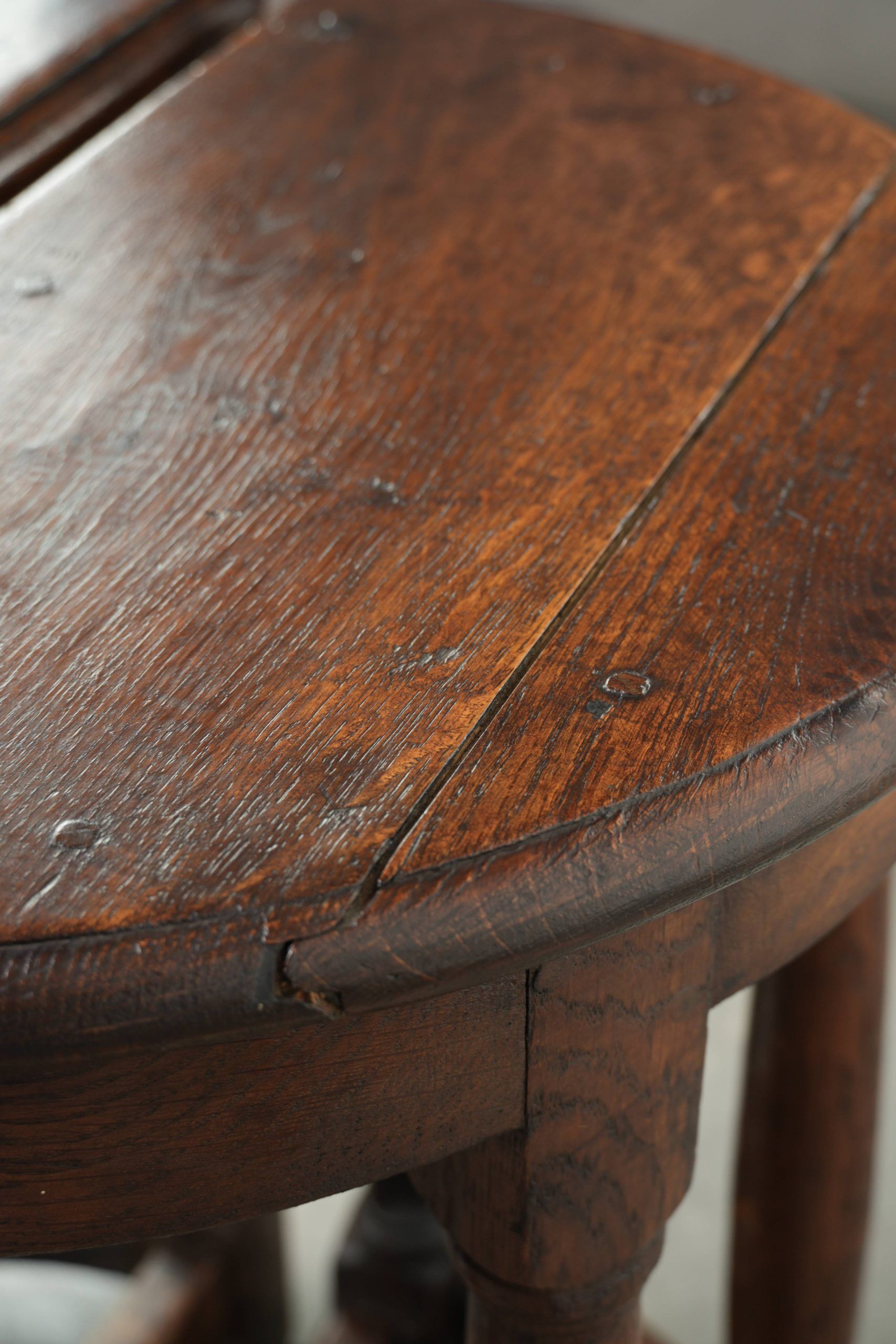 2 tables d'appoint anglaises antiques, fin du 19e siècle