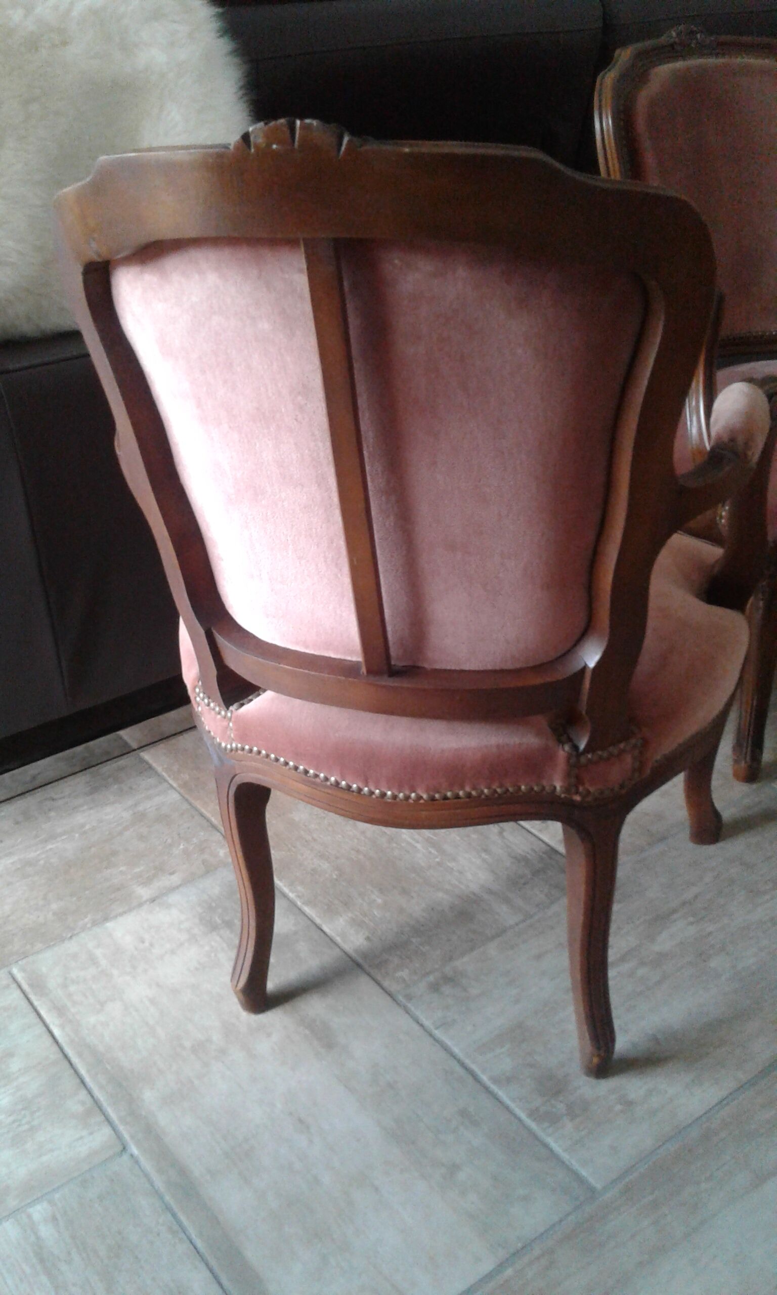 Paire fauteuils style Louis XV velours rose
