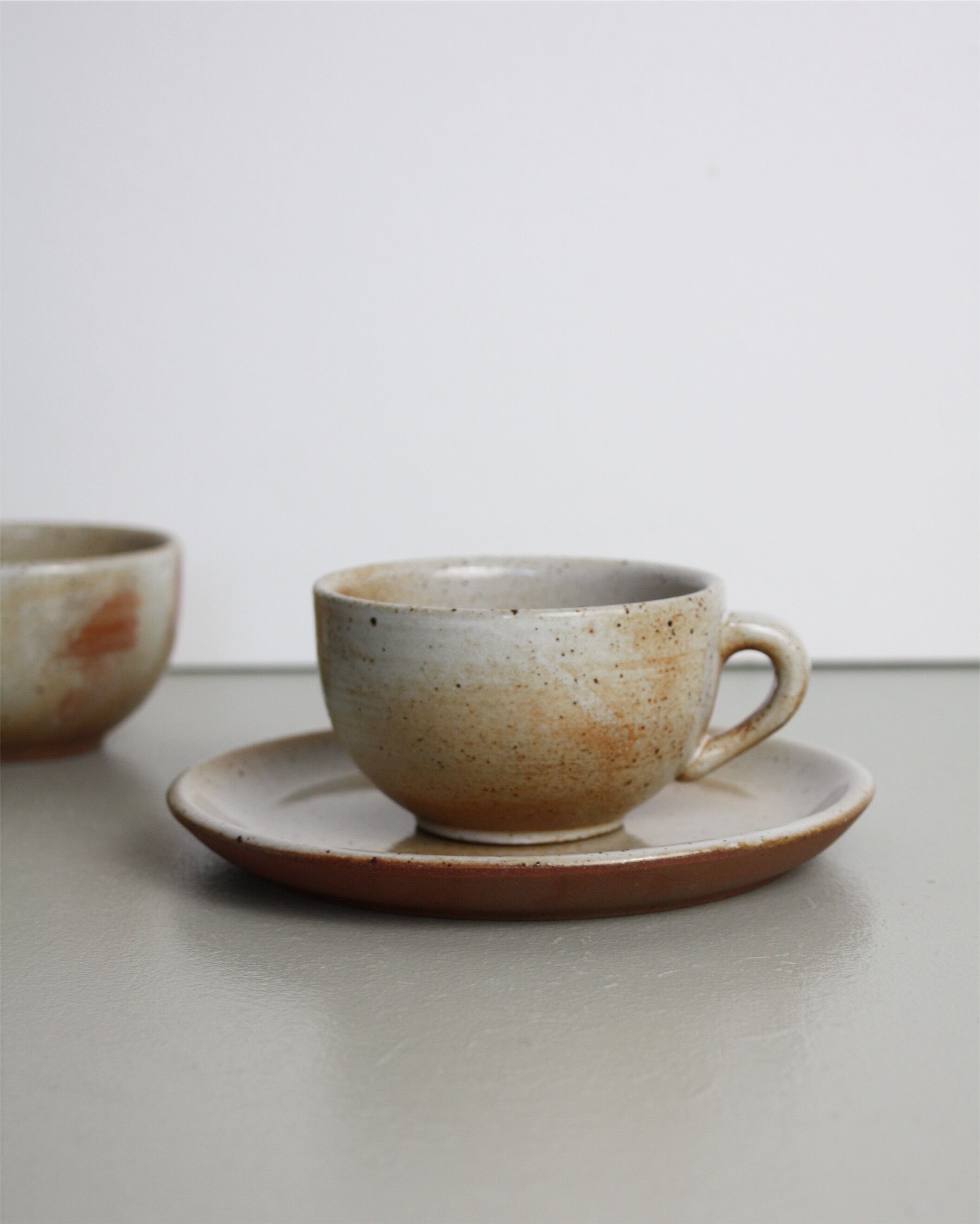Set of 8 sandstone cups with saucers Sandstone of the Marais