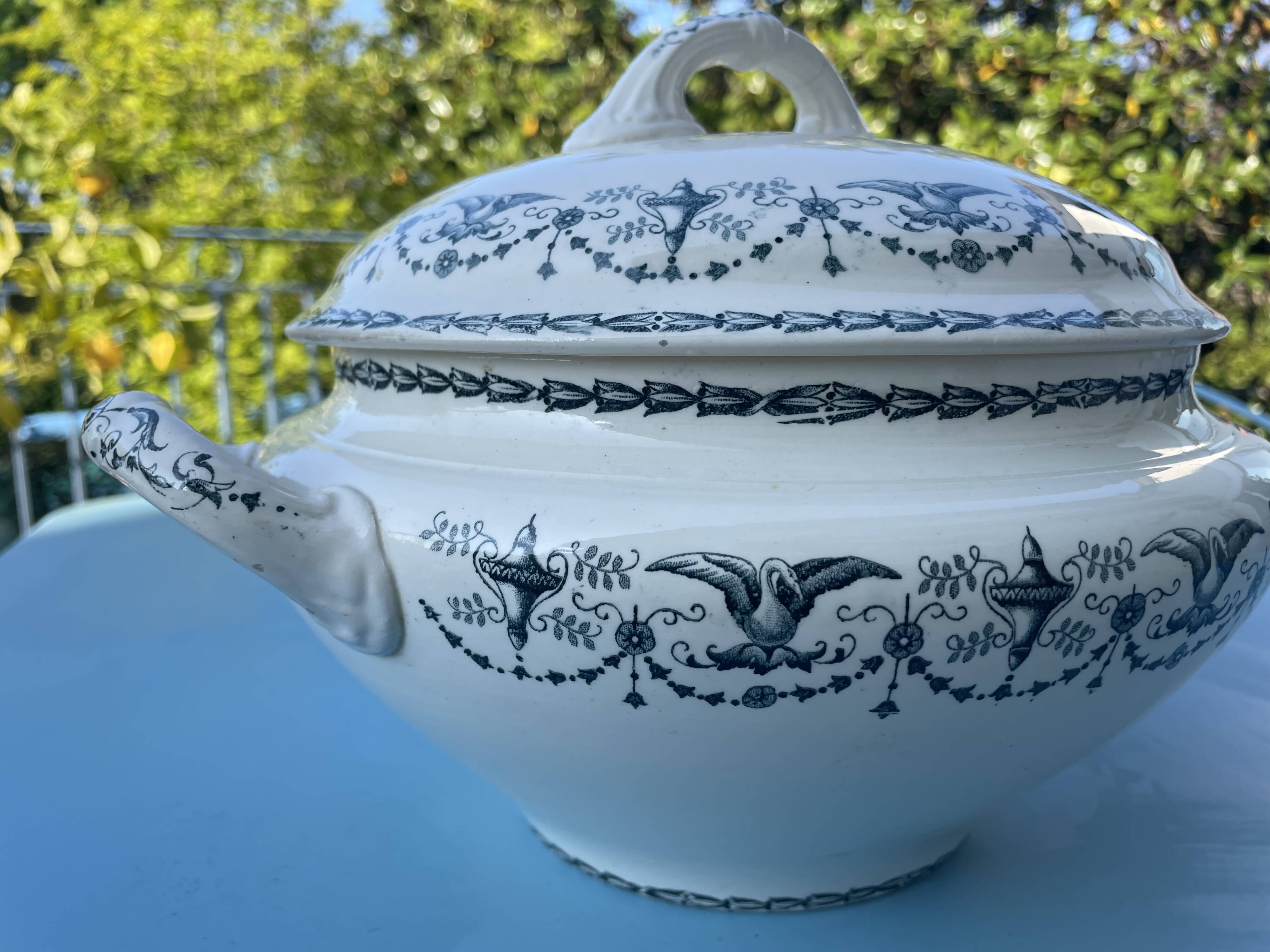 Soupière ronde modèle Primerose oiseaux demi porcelaine Badonviller