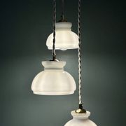 Suspension triple abat-jour vintage en opaline blanche