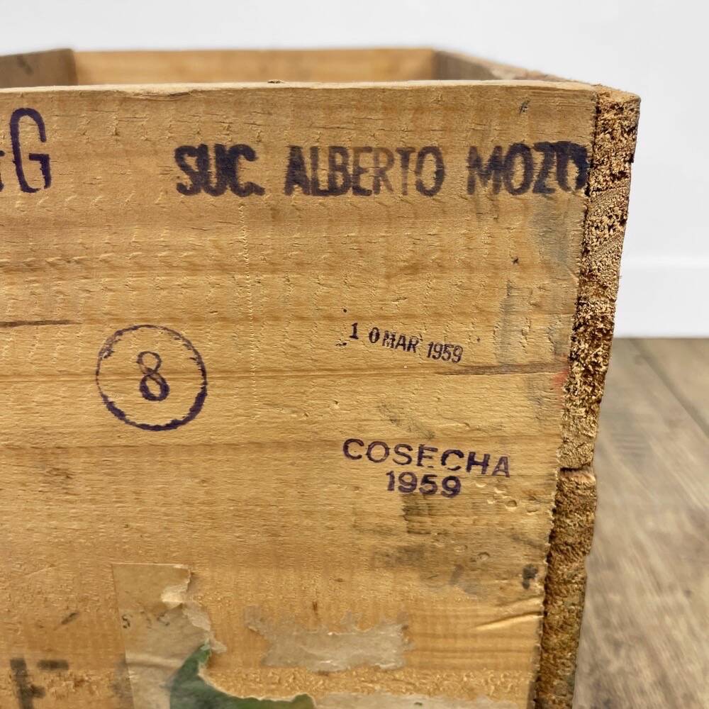 Wooden crate transporting apples safco chile 1959
