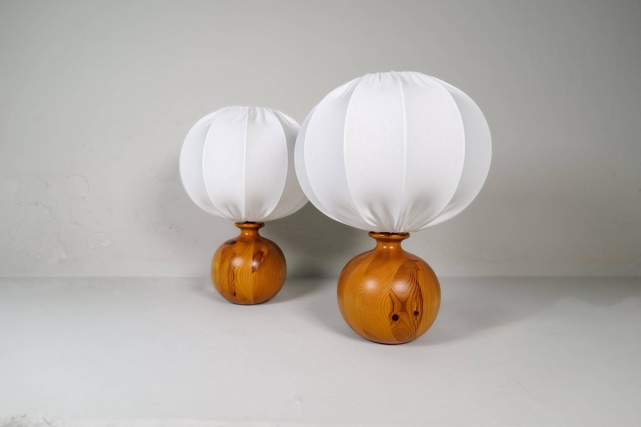 Sculptural modern table lamps from the mid-century in solid pine, Fagerhults Sweden, 1970.
