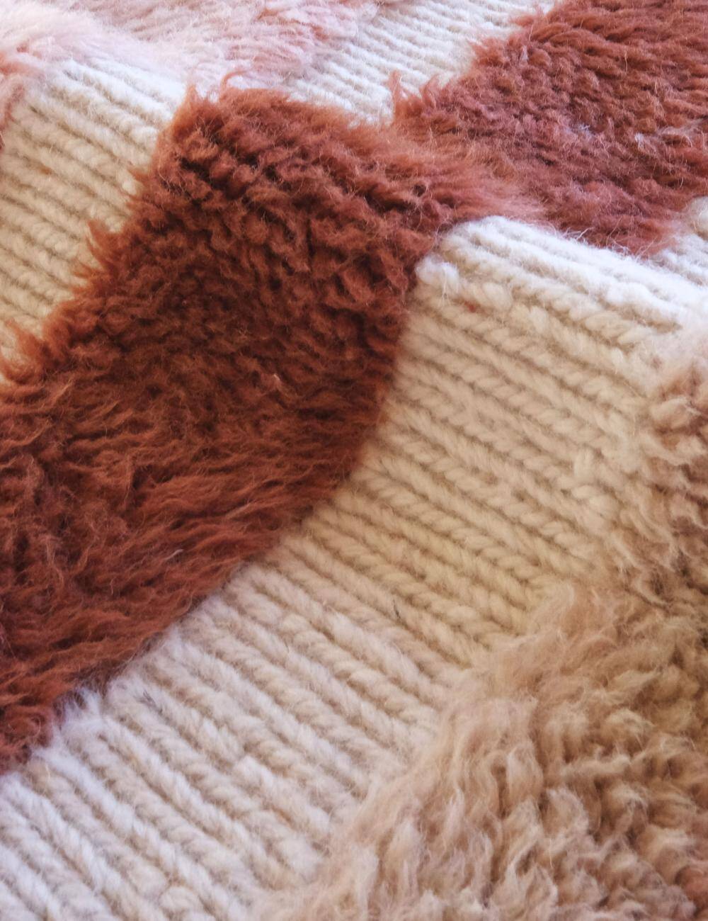 Luxurious Beni Mrirt Rug - 260 x 160 cm