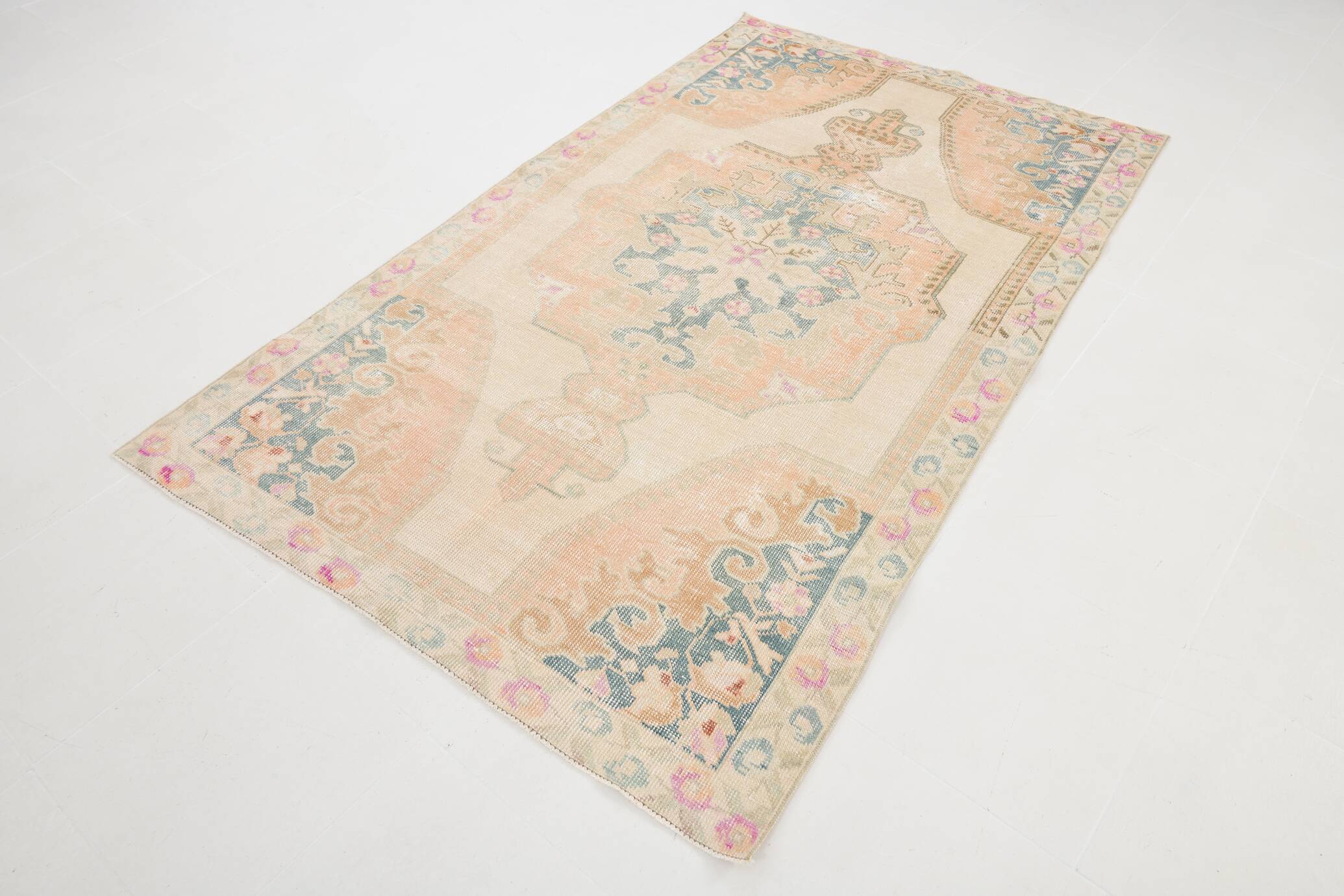 Cream & Green Oriental Persian Rug, 135x221Cm