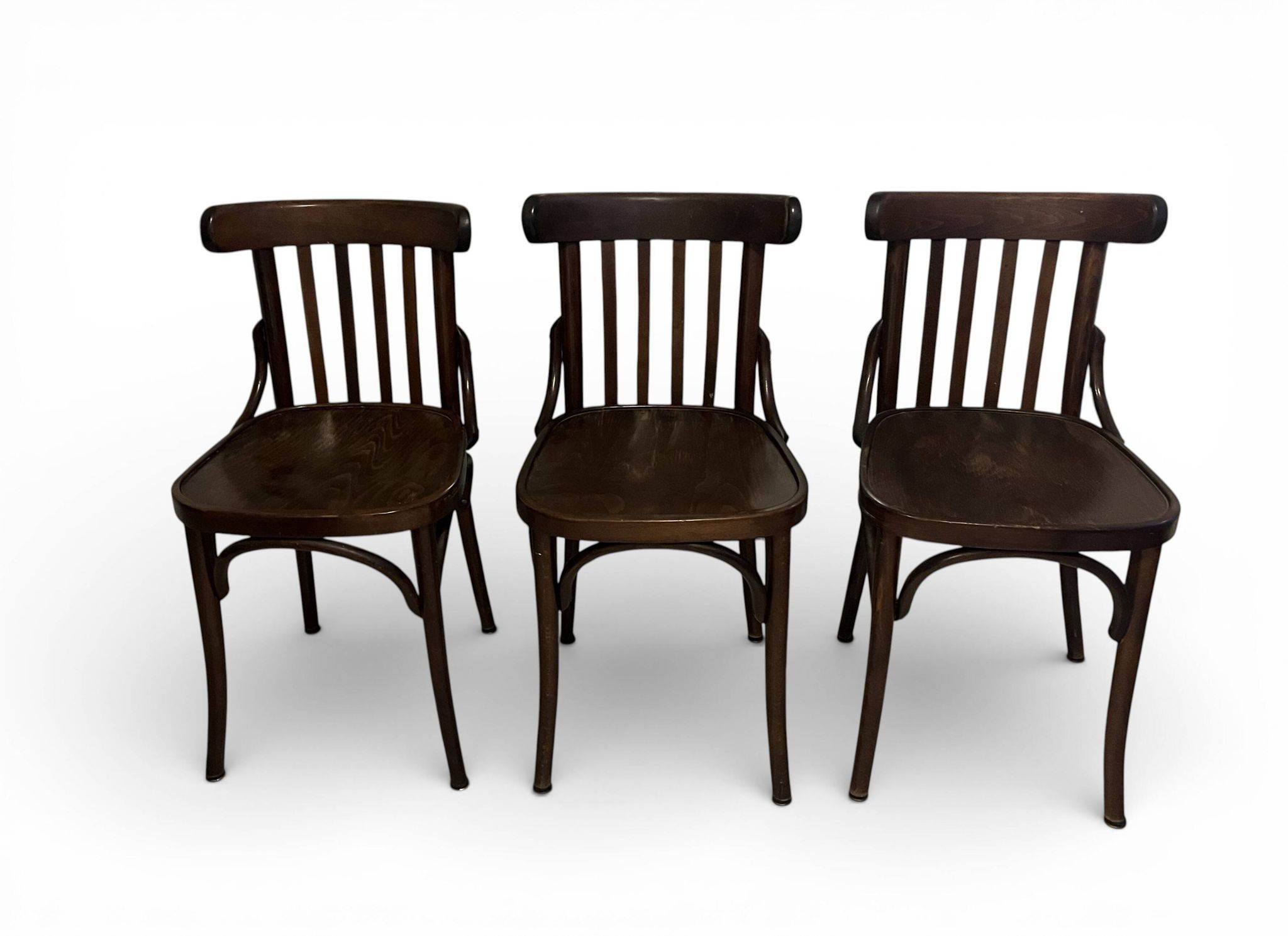 Série de 3 chaises bistrot en bois vintage vers 1950