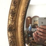 Miroir ovoïde dorure a la feuille d'or, debut xxème