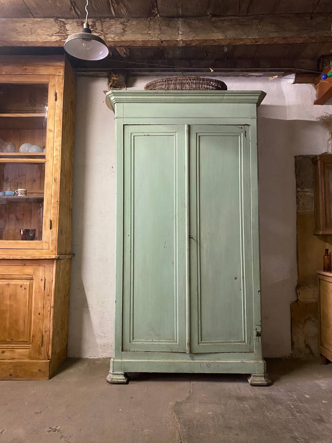 Armoire ancienne patinée