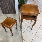 Guéridon ensemble gueridon et tabouret de style Louis XV en chêne massif