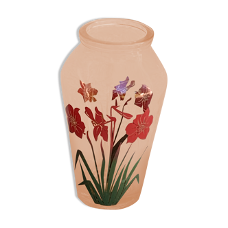 Vase en verre rose à fleurs rouges vintage