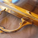 Grand Plateau de service de forme en métal plaqué argent, mouluré et ciselé