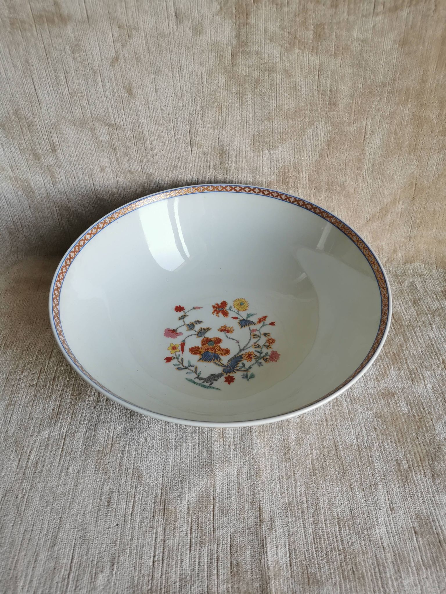 Saladier rond en porcelaine de Limoges Bernardaud modèle Pondichéry