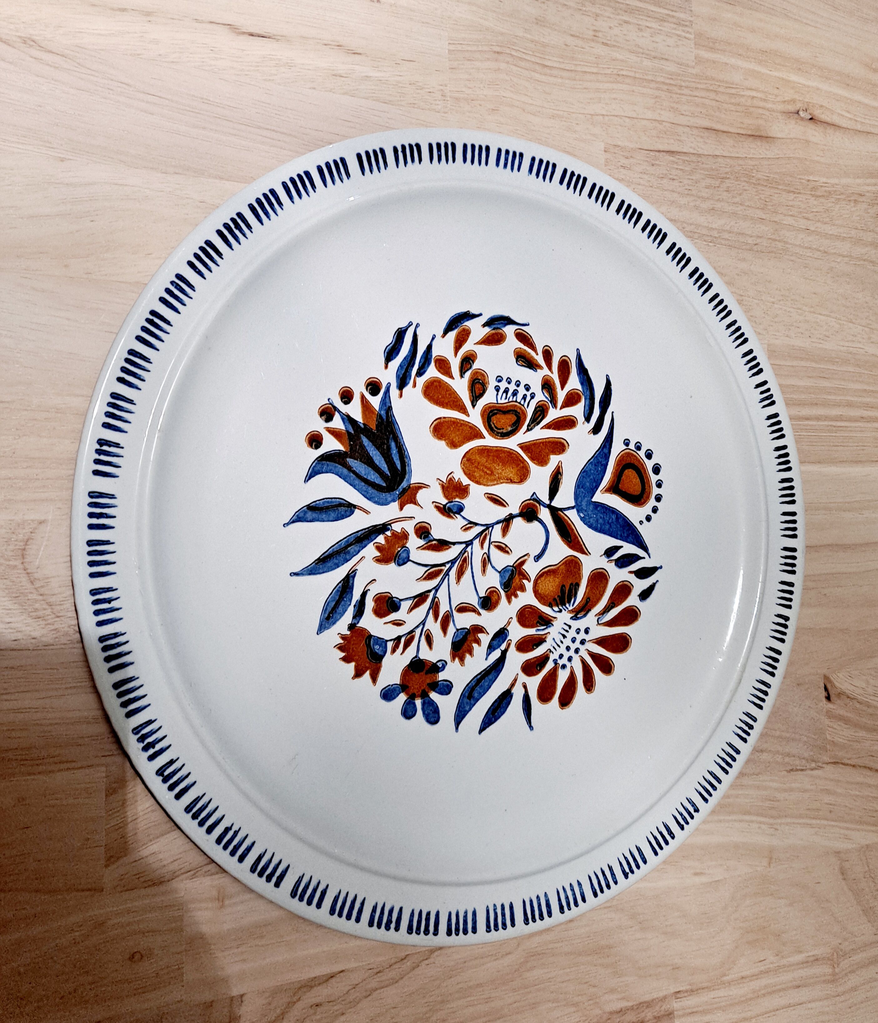 Flowery round dish