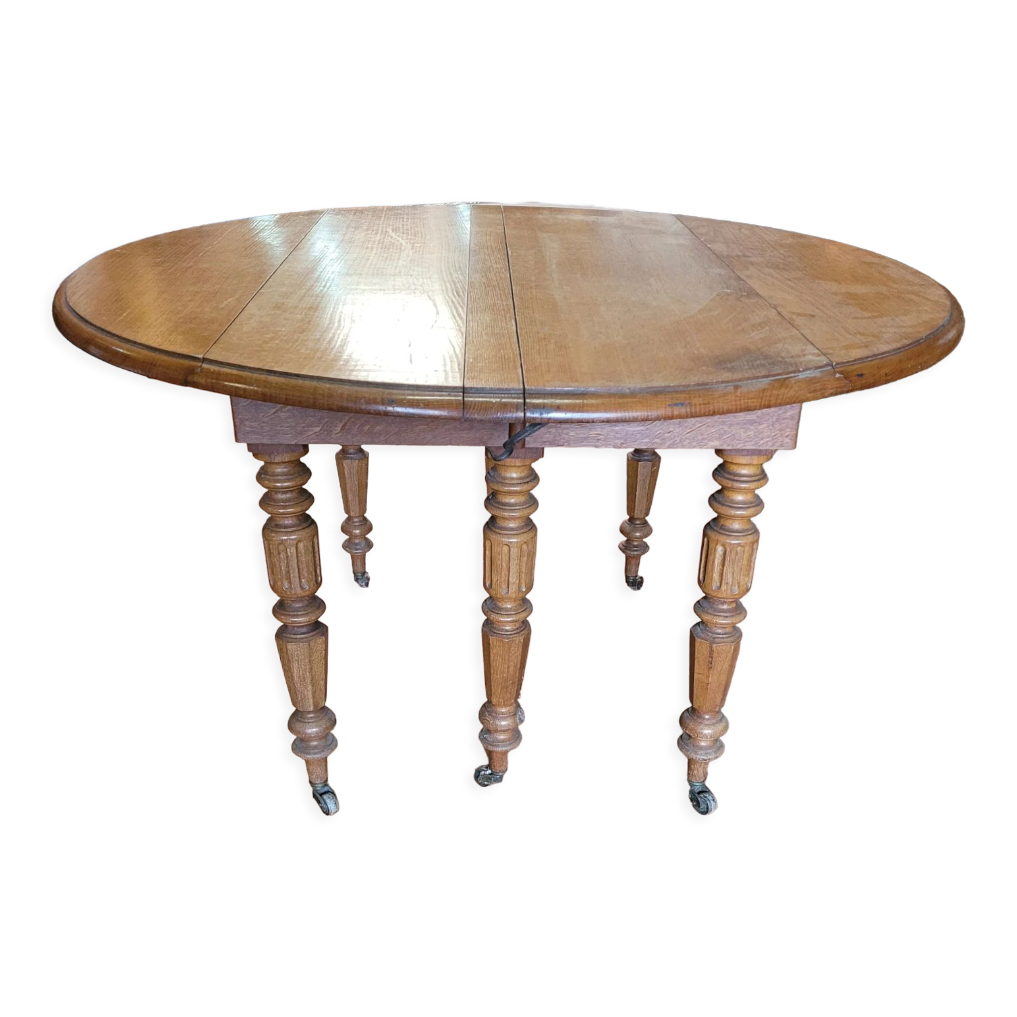 Round table 6 feet in oak with extension