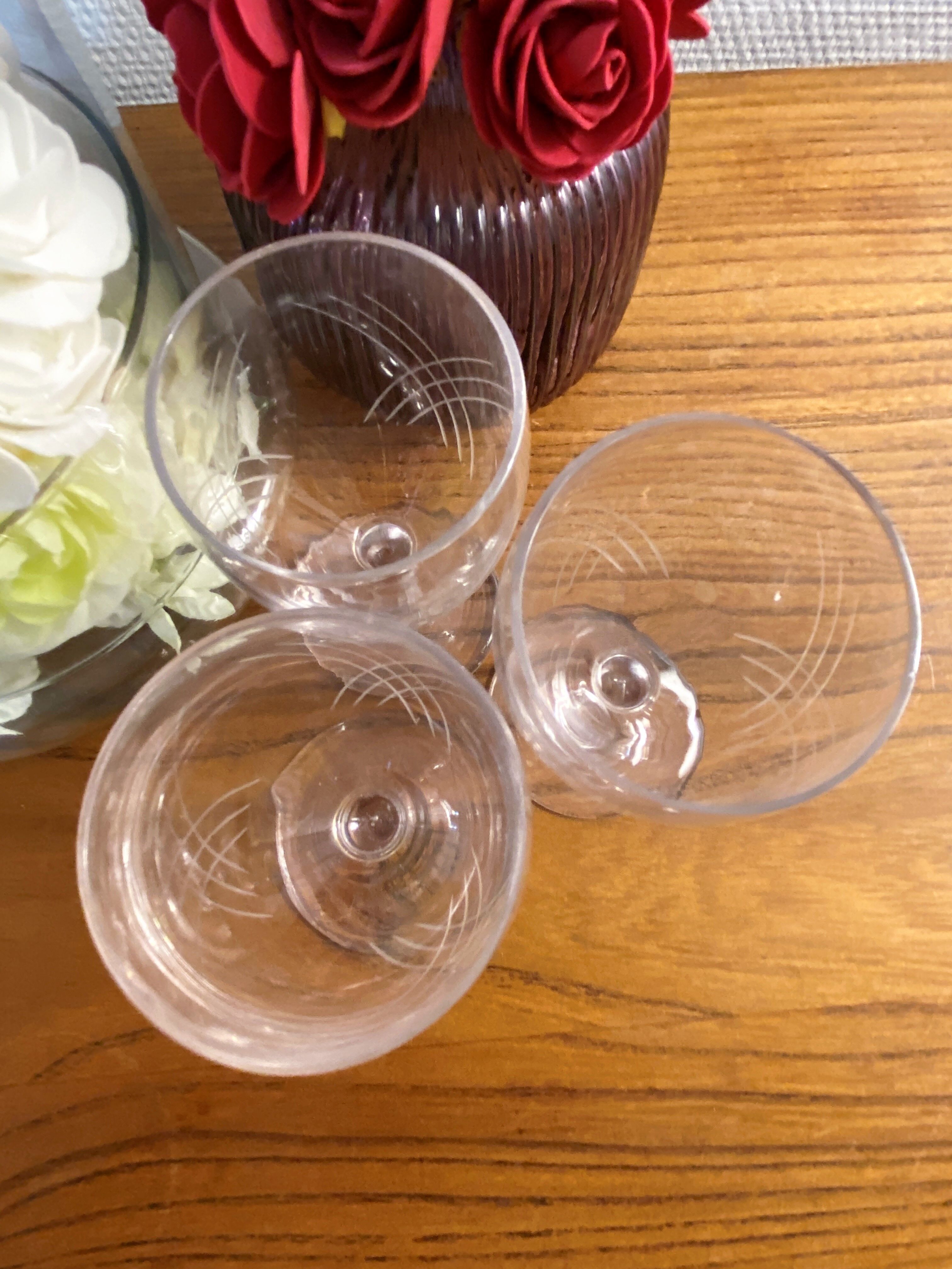 Set of 3 white wine glasses in cut glass