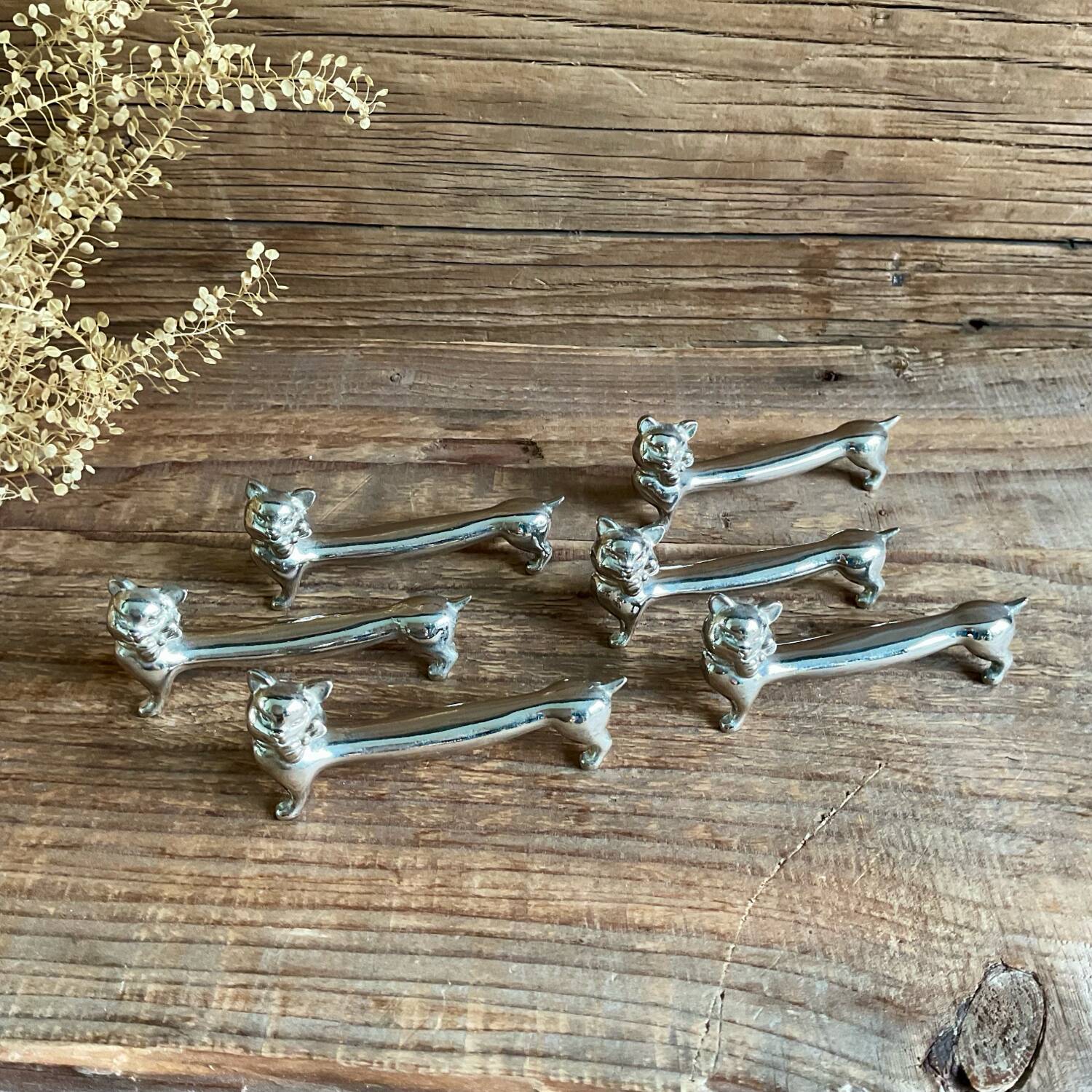 6 silver metal “cat” knife holders