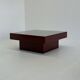 Table basse italienne rouge du milieu du siècle avec plateau en verre