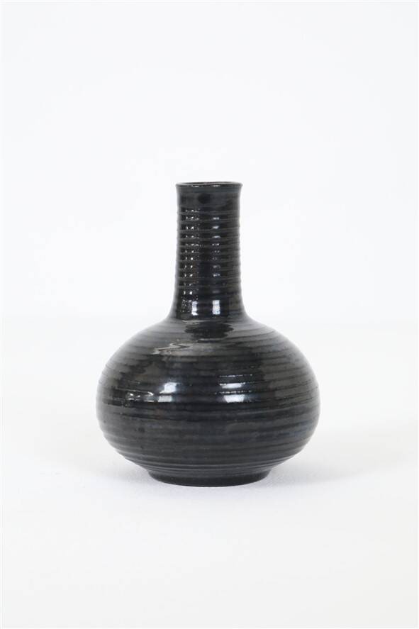 Handcrafted black Hegnetslund Keramik vase / 1960s / 1970s / mid-century Danish modern design