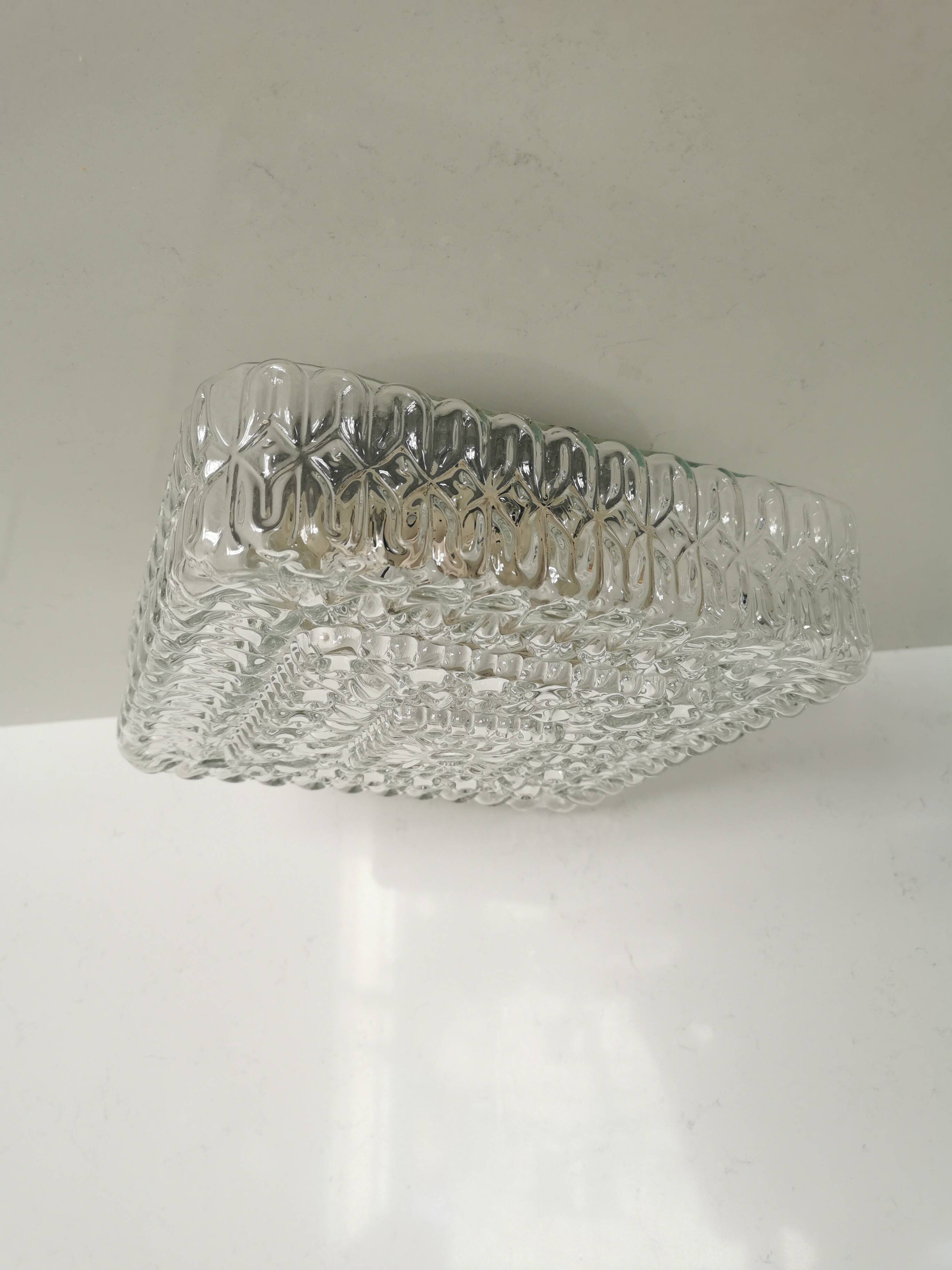 Plafonnier vintage en verre gaufré : éclairage rétro des années 1970