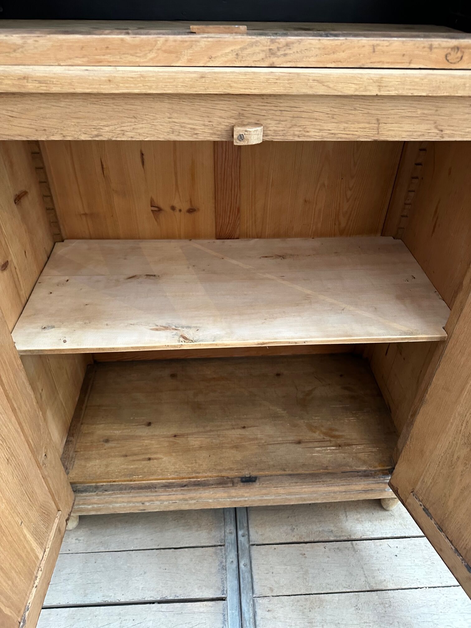 Xxth century oak bookcase