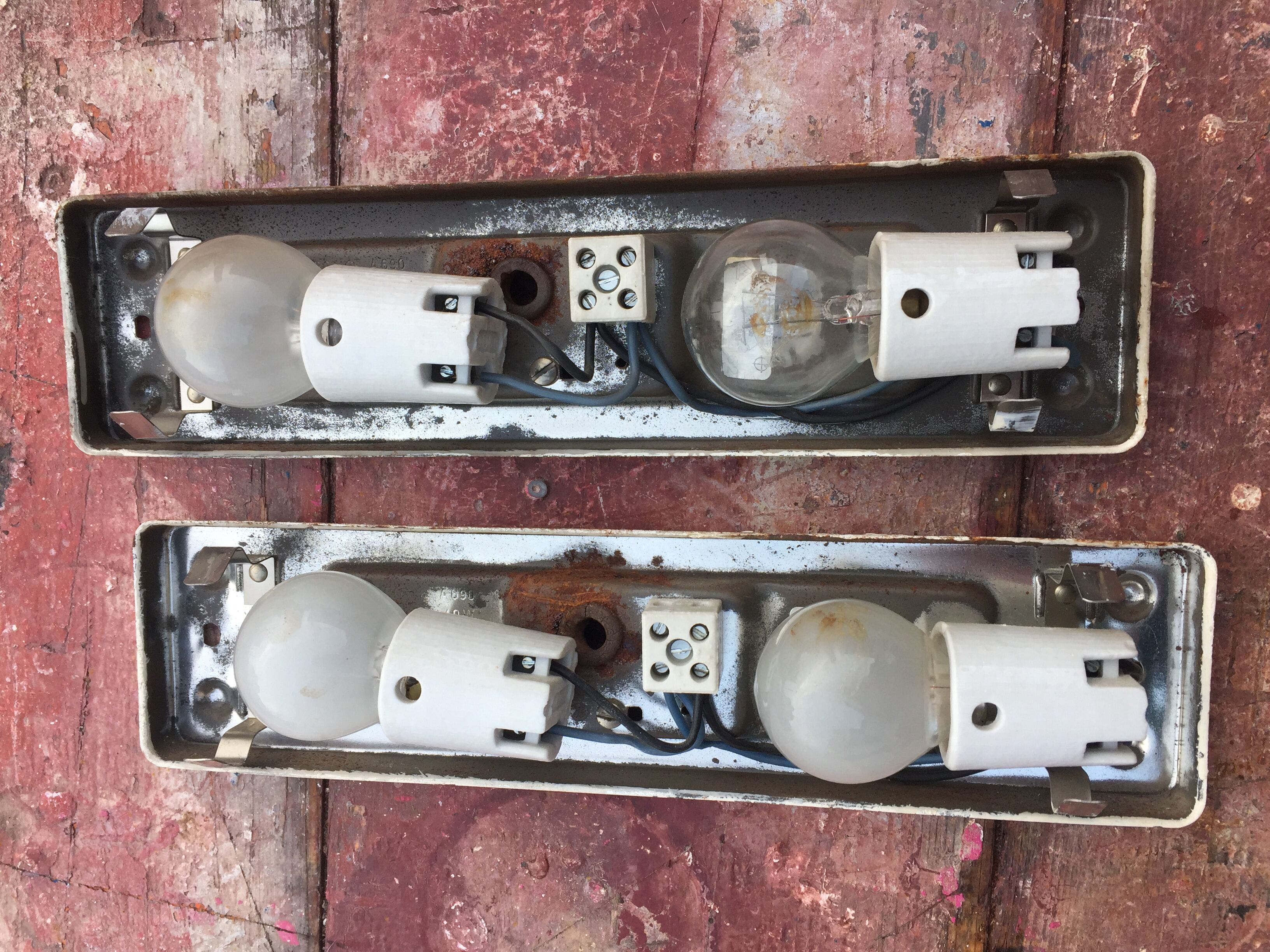 Pair of wall lamps Limburg A 690, 60
