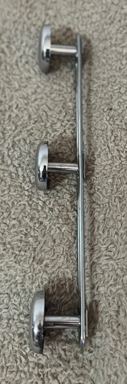 Wall coat rack with 3 hooks in chrome metal from the 80s
