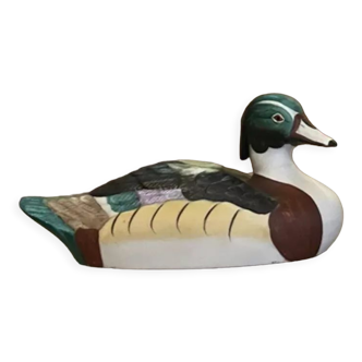 Duck figurine