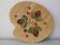 Plat en barbotine motif fraisiers
