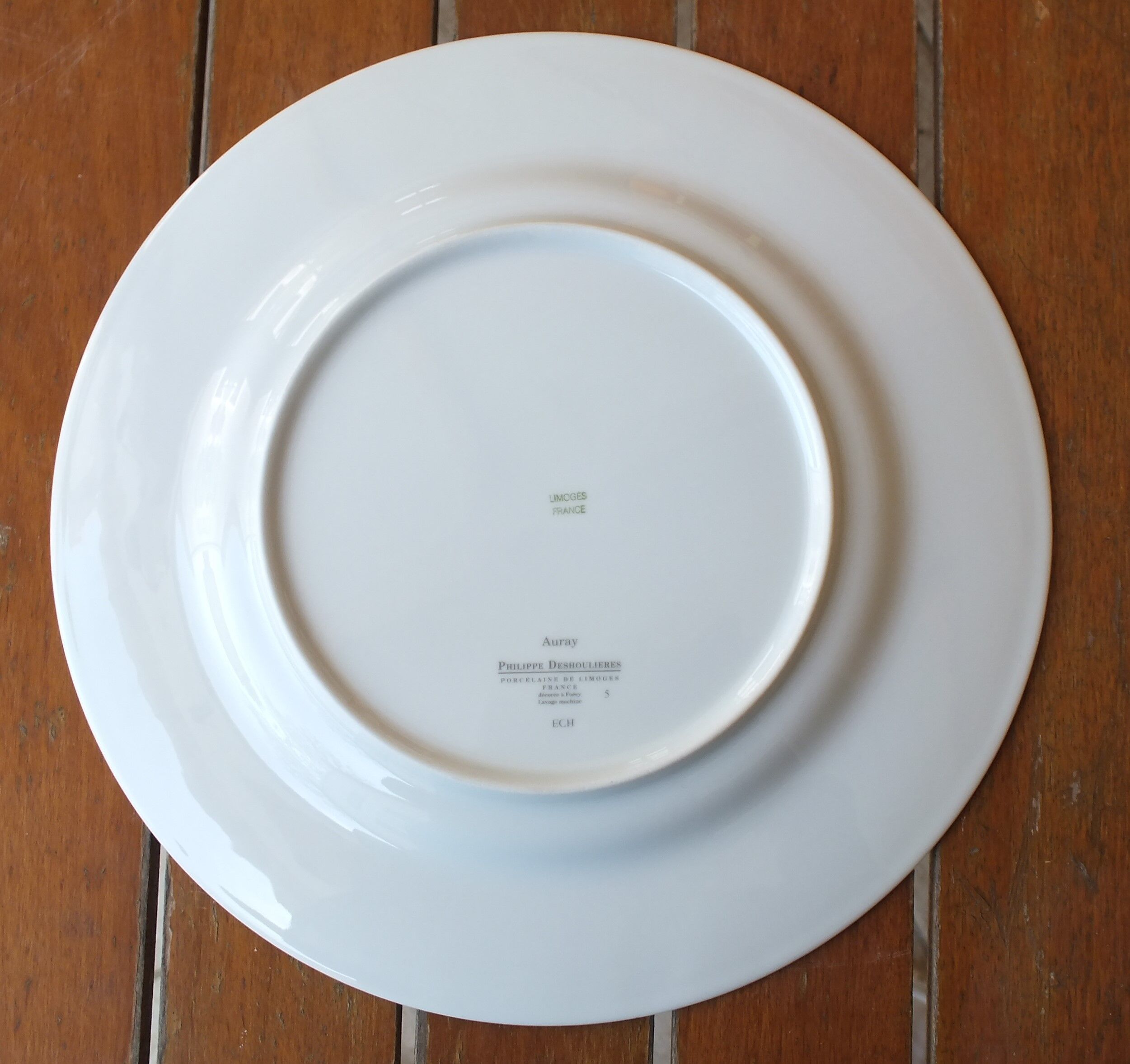 Flat porcelain plate of Limoges Philippe Deshoulières - Auray