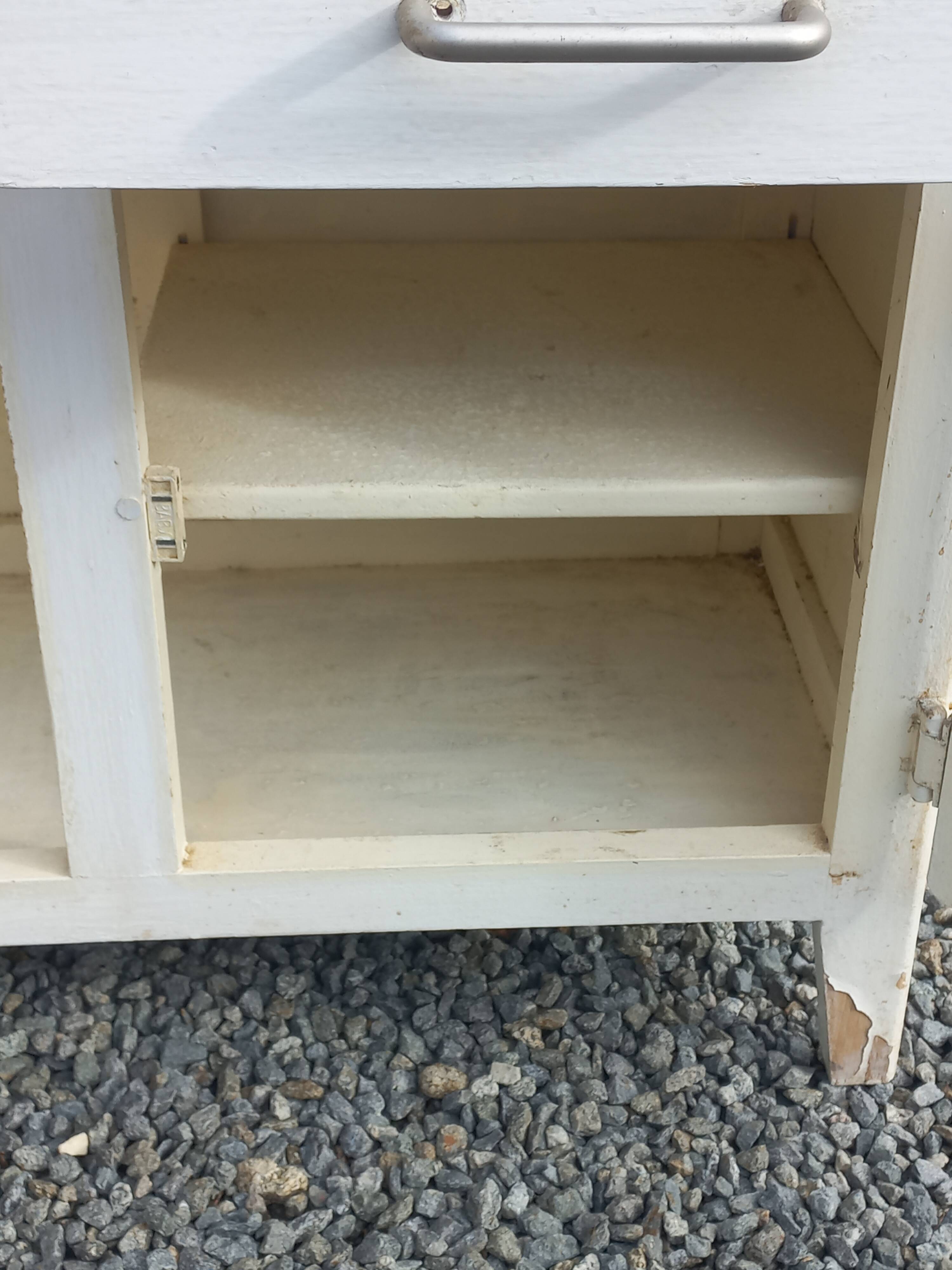 Buffet parisien patine blanche des années 50