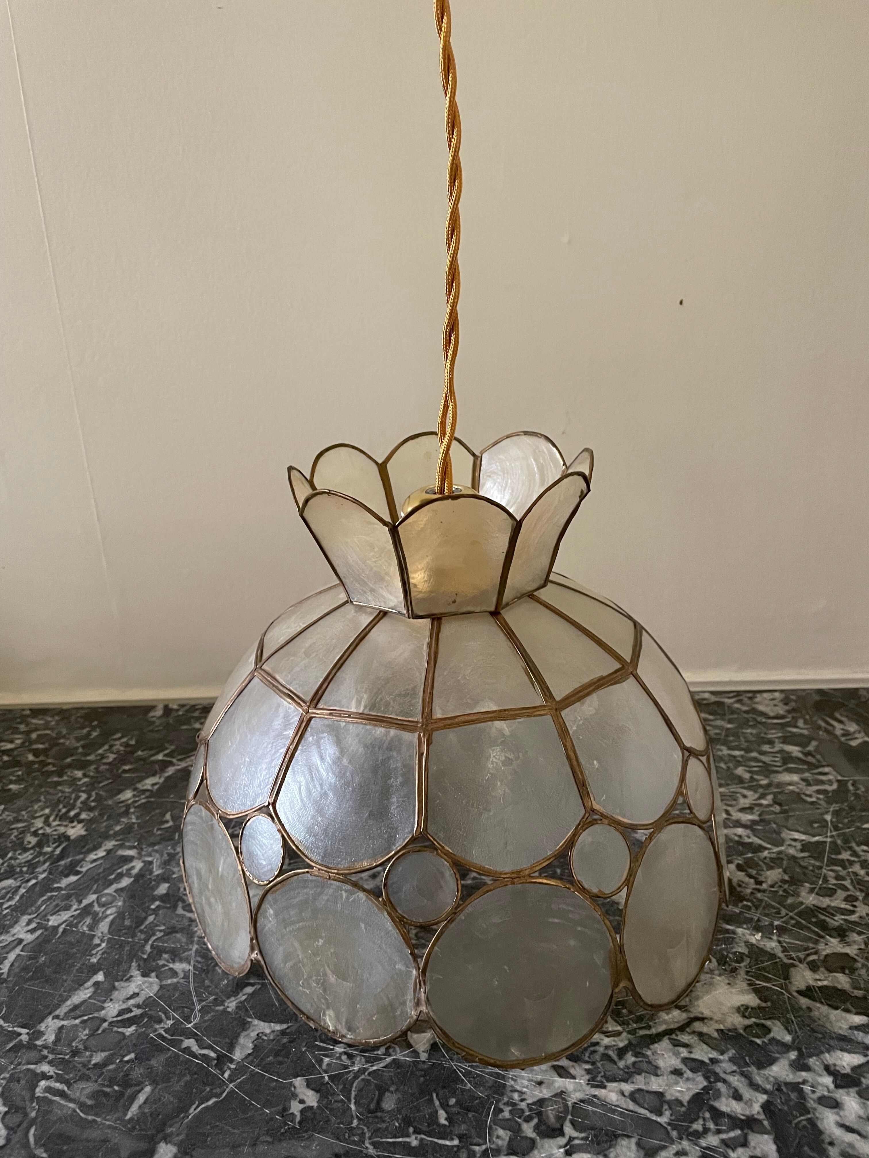 Suspension nacre et laiton