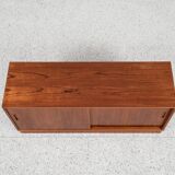 Midcentury Danish lowboard in teak with 2 sliding doors by Hundevad 1960s - 138cm