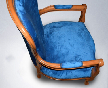Fauteuil bleu en bois