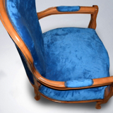 Fauteuil bleu en bois
