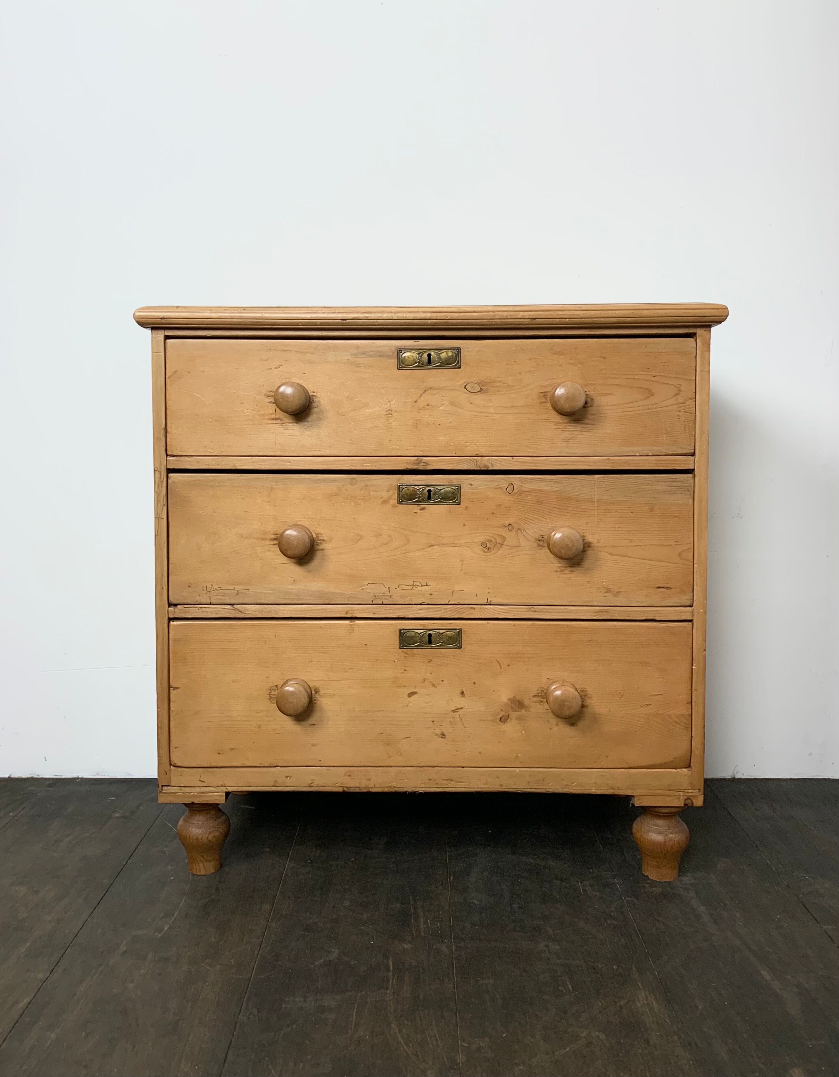 Commode en pin