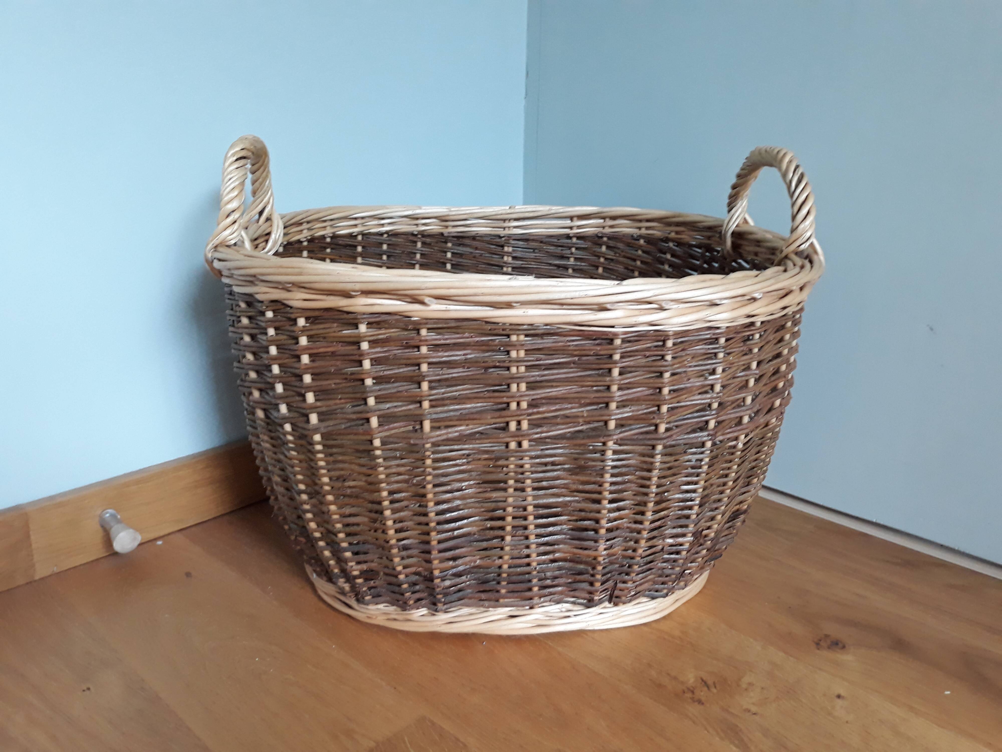 Very large oval laundry basket in two-tone braided wicker with handles