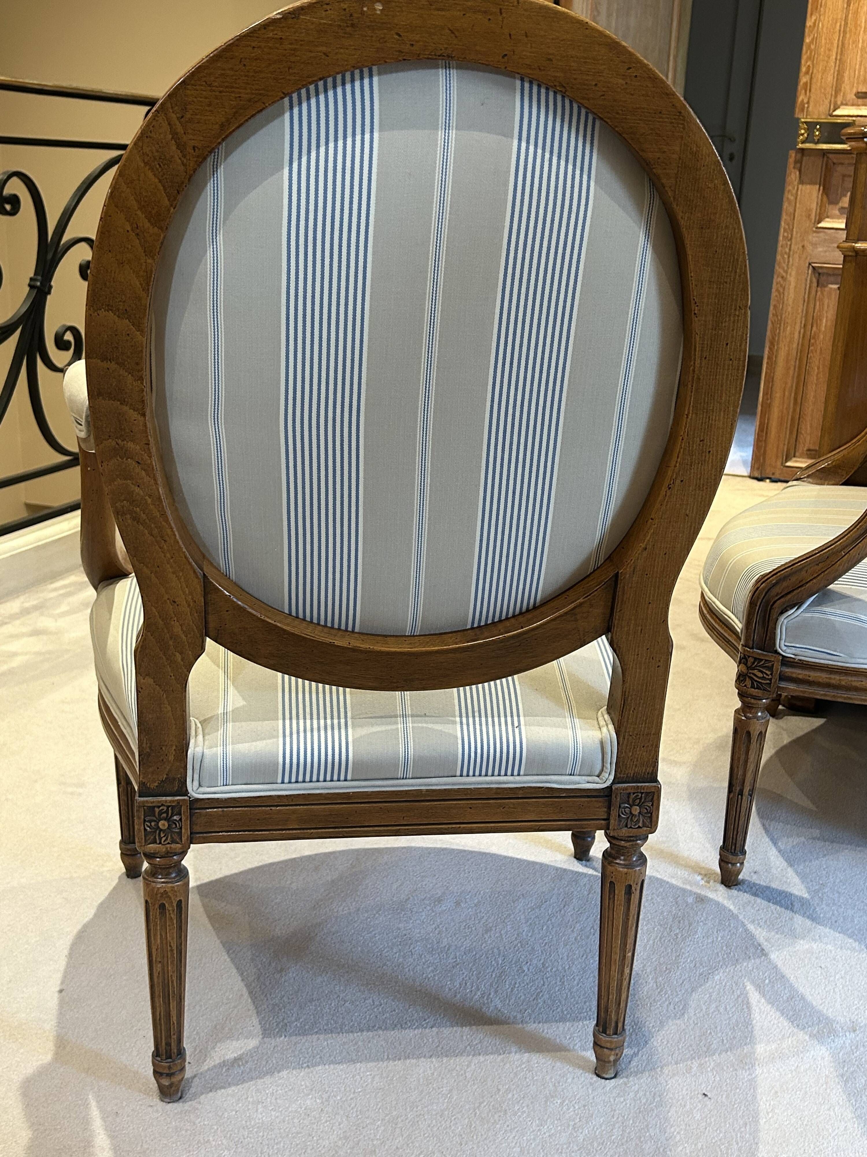 Pair of medallion armchairs in Louis XVI style - carved wood