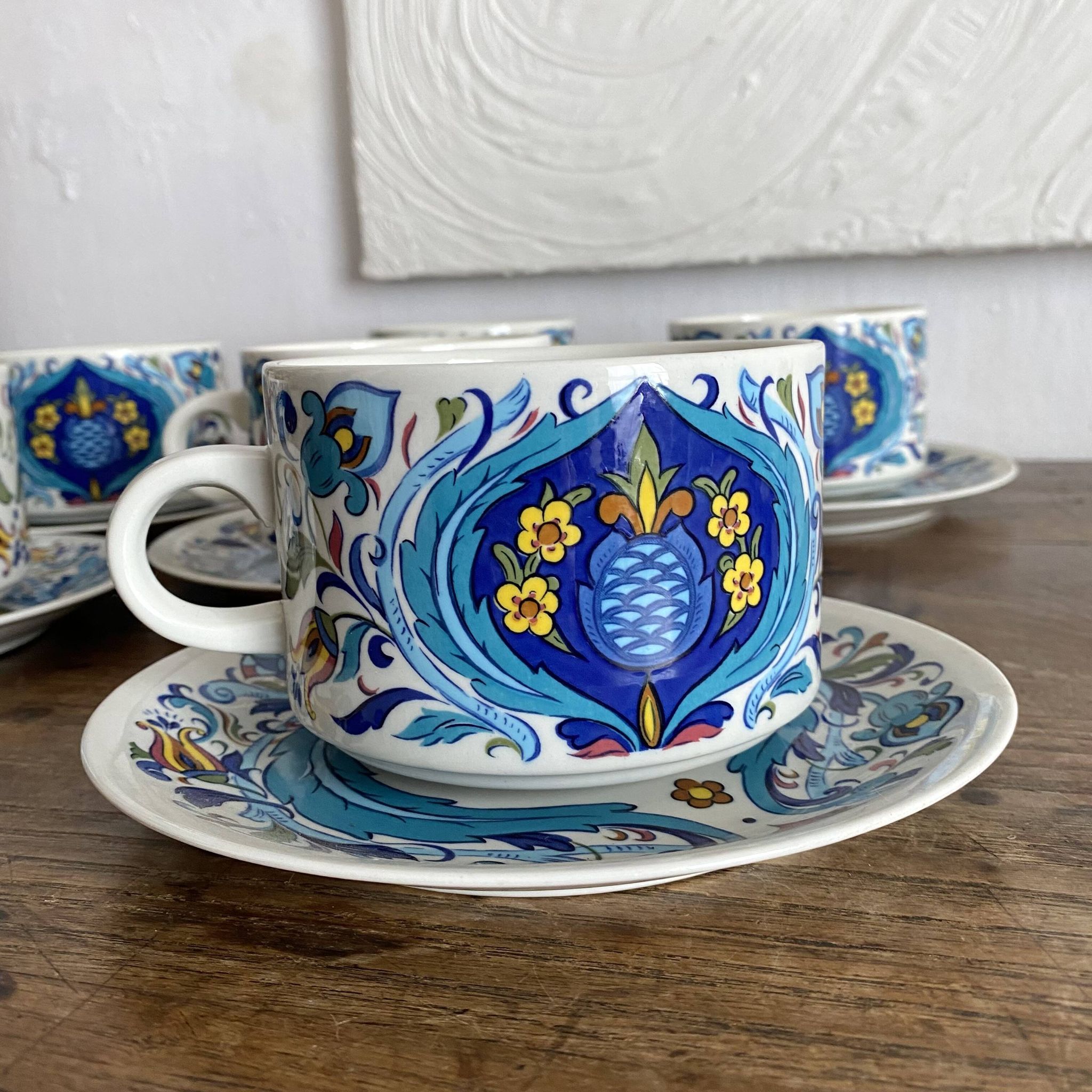 Villeroy and Boch Izmir model large cup breakfast set