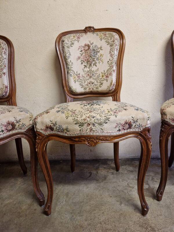 Set of 3 Louis XV style chairs - In carved and moulded wood with flowers