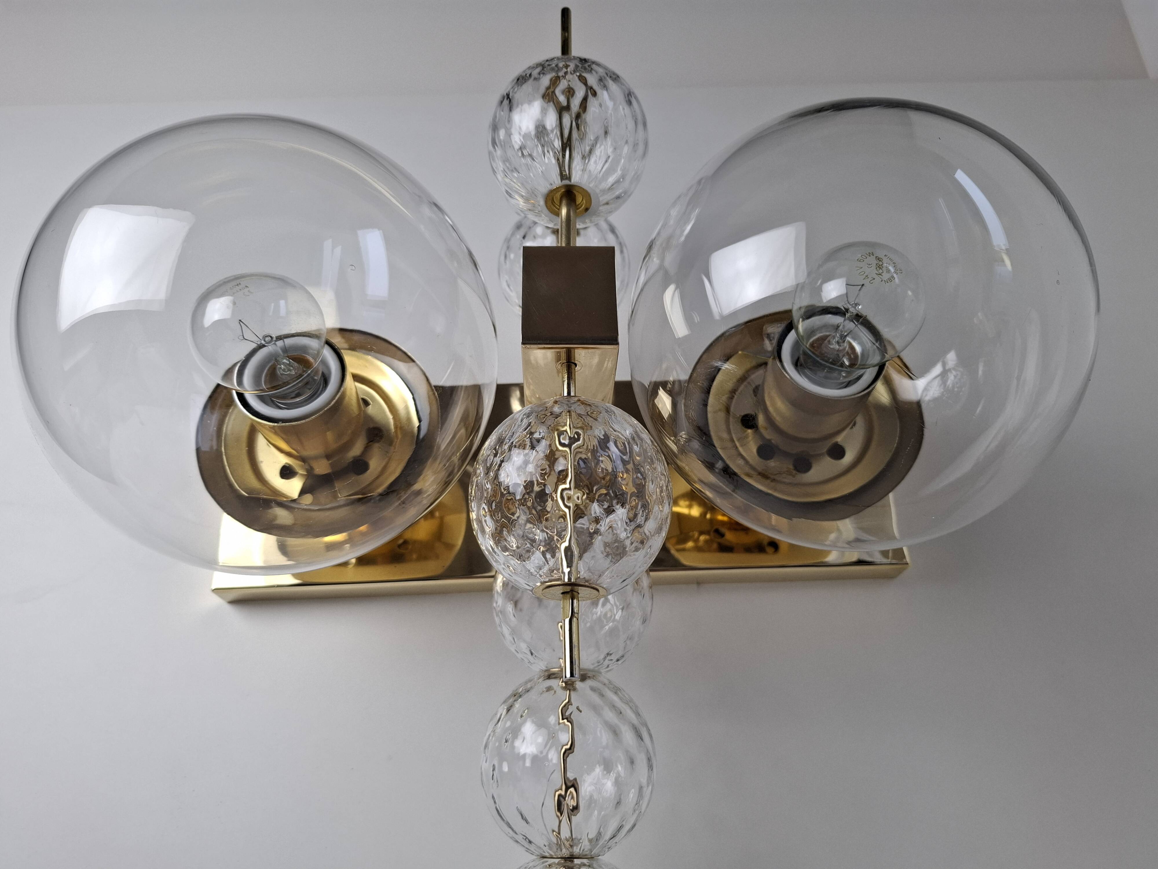 Applique murale tchèque en laiton et verre du milieu du siècle, par Kamenický Šenov, années 1970