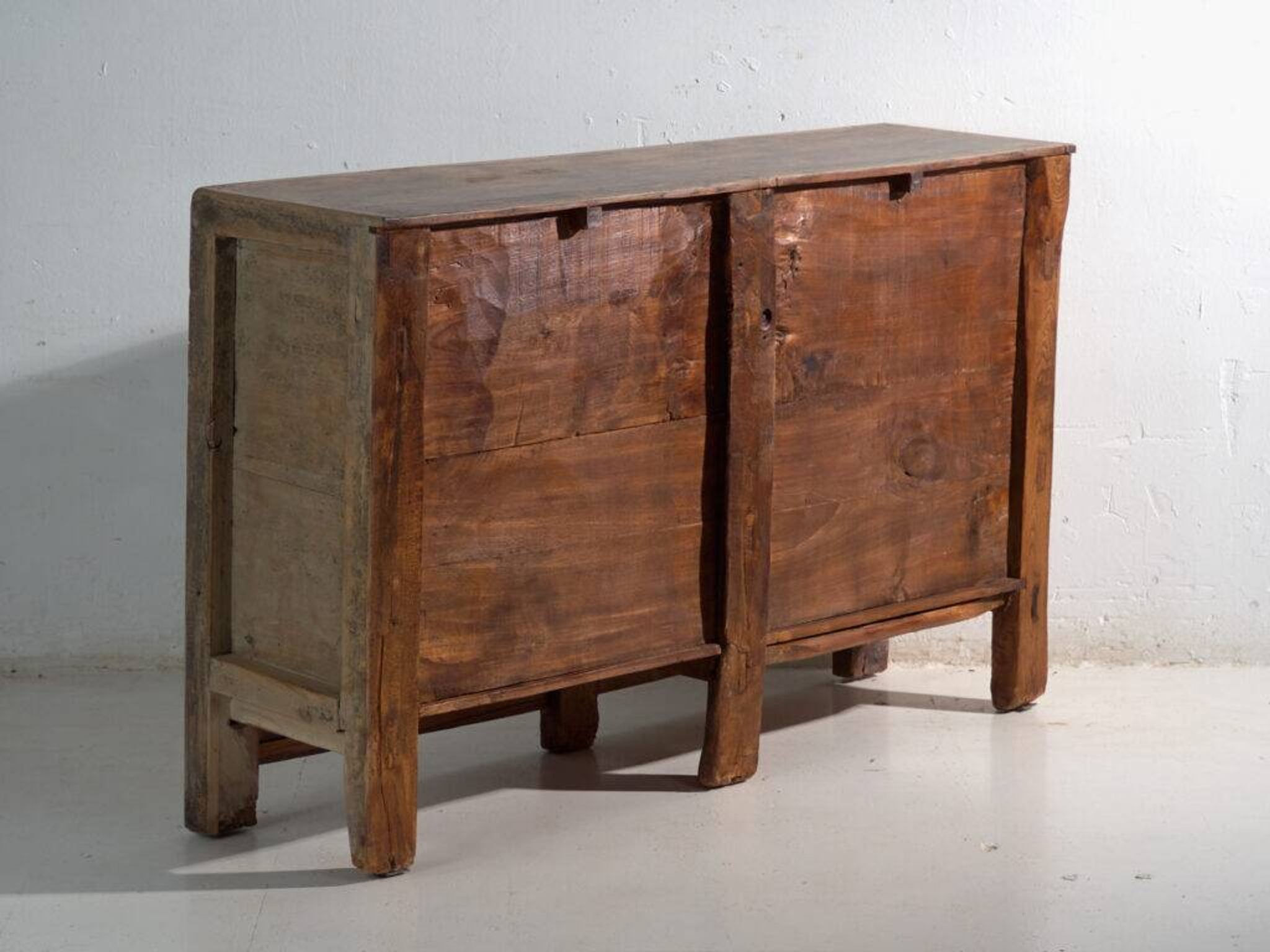 Buffet ancien en bois de pin – Chine, vers 1930