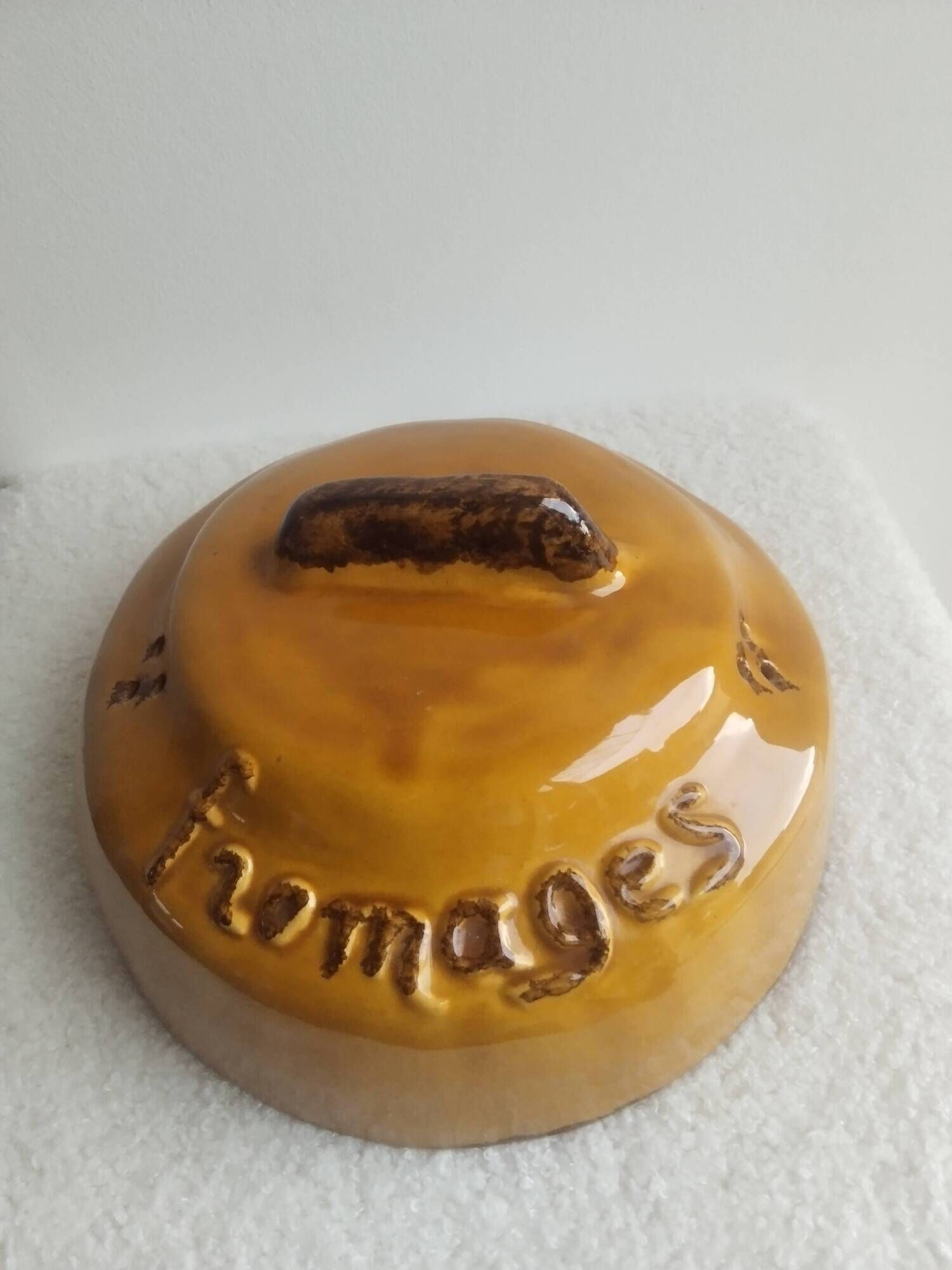 Glazed ceramic cheese dome