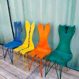 4 chaises colorées en fer