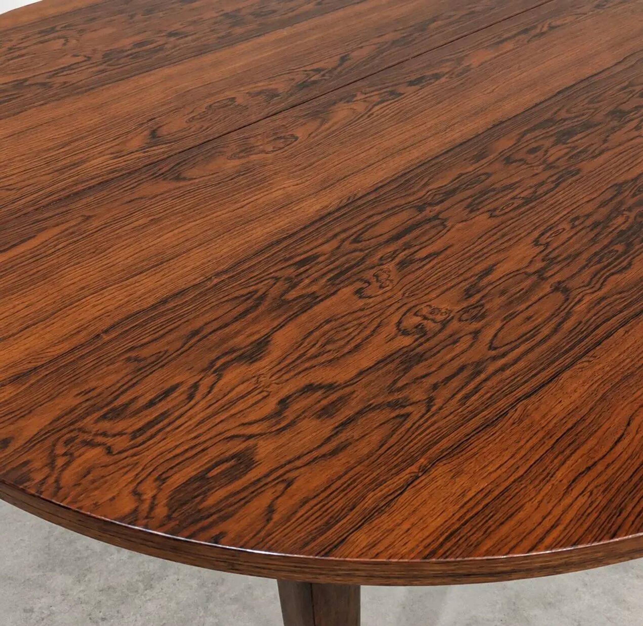 Extendable round rosewood dining table