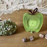 Apple-shaped fruit basket or trivet