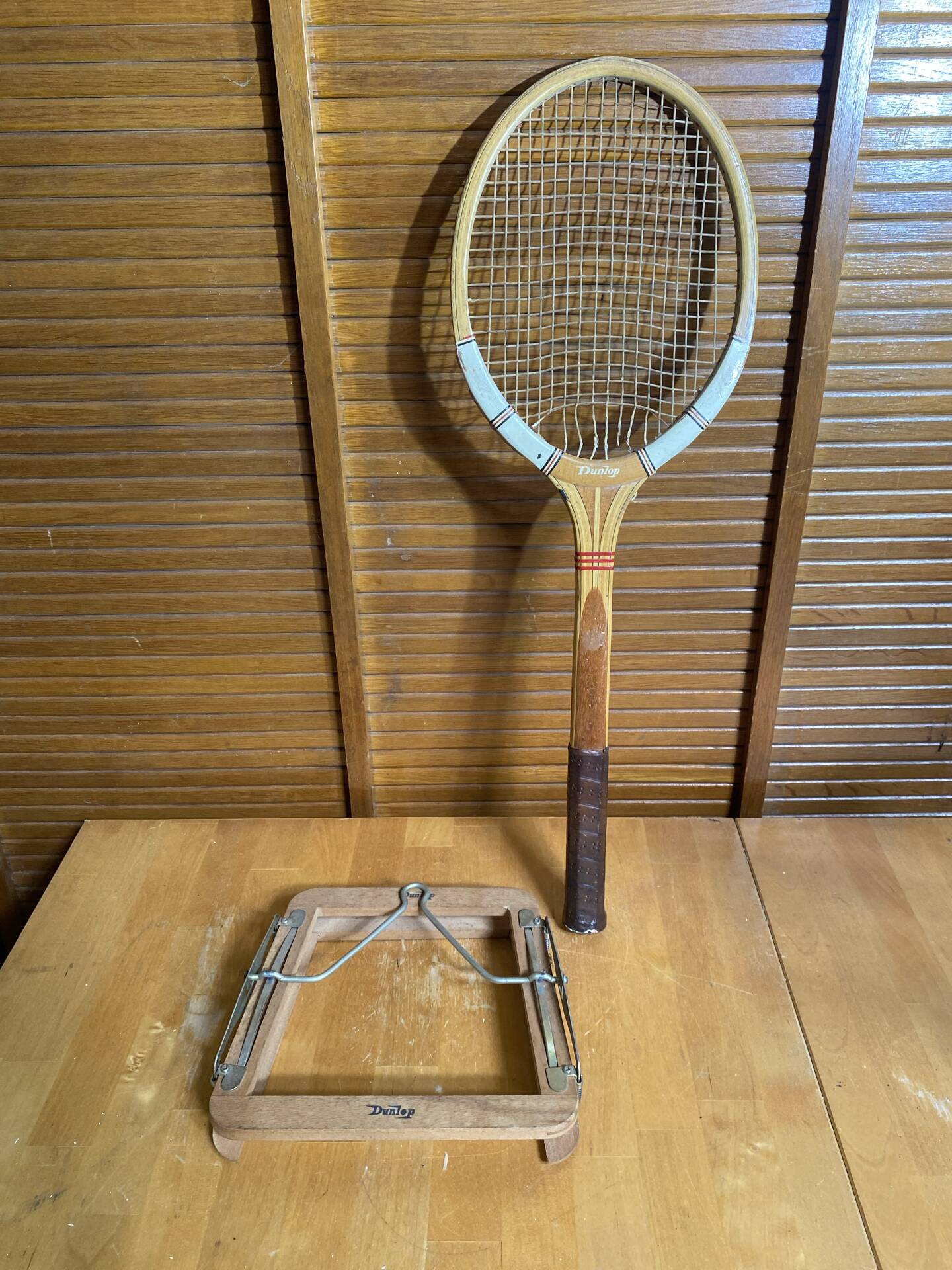 Raquette tennis ancienne dunlop maxply bois + protection sport vintage