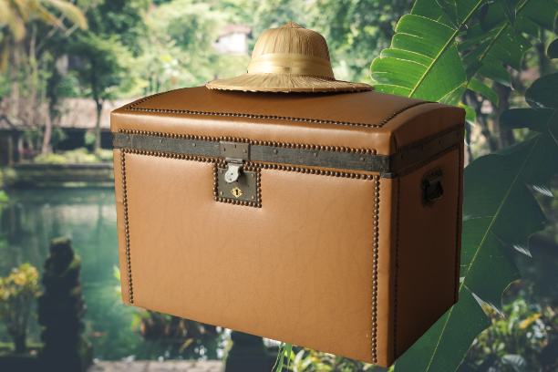 Antique curved trunk in wood and brown imitation leather